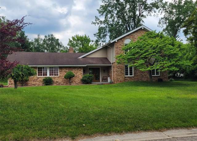 Property at 5208 Woodview Dr, Bloomfield Hills, MI 48302, 4 beds, 2.5 baths