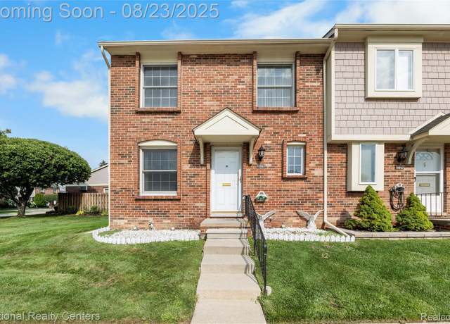Property at 19960 Great Oaks Cir S, Clinton Charter Township, MI 48036, 2 beds, 1.5 baths