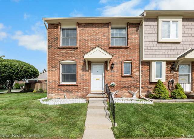 Property at 19960 Great Oaks Cir S, Clinton Charter Township, MI 48036, 2 beds, 1.5 baths