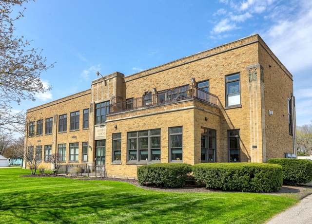Property at 2214 S State St #207, St Joseph, MI 49085, 2 beds, 2 baths