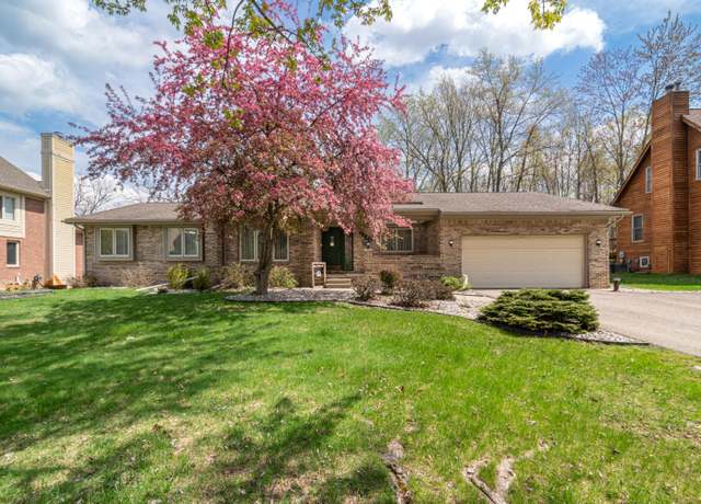 Property at 5635 Stanhope St, West Bloomfield, MI 48322, 3 beds, 2.5 baths