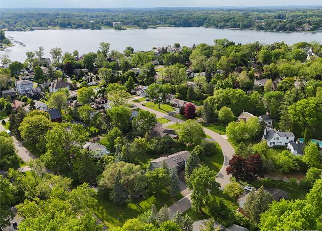 Property at 5620 Eastman Blvd, West Bloomfield, MI 48323, 4 beds, 4 baths