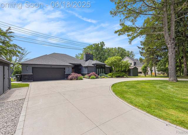 Property at 360 Gan Eden Dr, Lake Orion, MI 48362, 3 beds, 2.5 baths