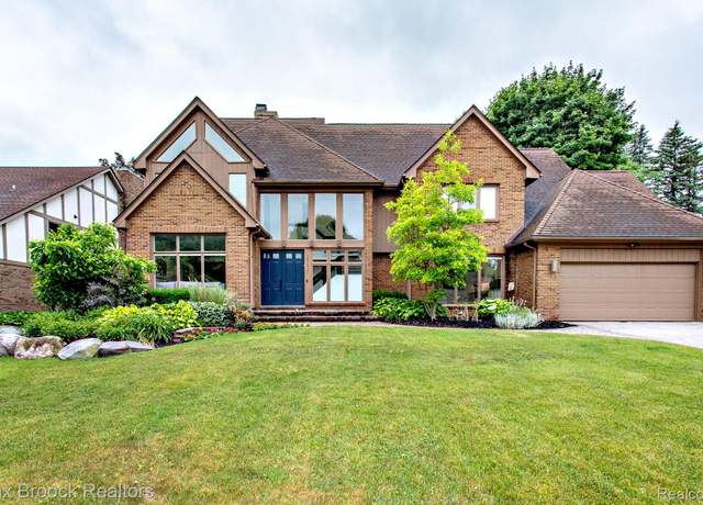 Property at 29921 Harrow Dr, Farmington, MI 48331, 4 beds, 3.5 baths