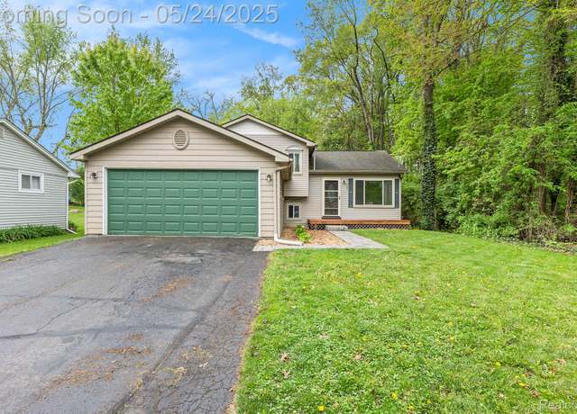Property at 3489 Lexington Rd, Waterford, MI 48328, 3 beds, 2 baths