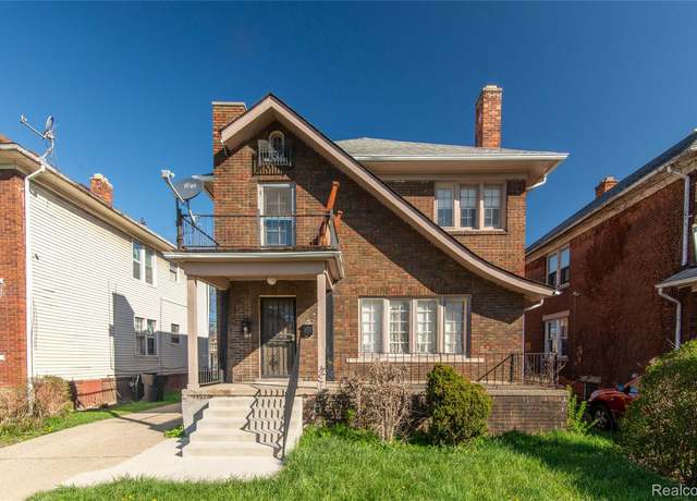 Property at 46 W Arizona St, Highland Park, MI 48203, 6 beds, 2 baths