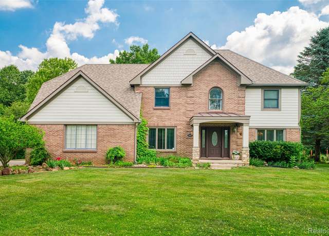 Property at 24810 Nottingham Dr, Novi, MI 48374, 4 beds, 2.5 baths