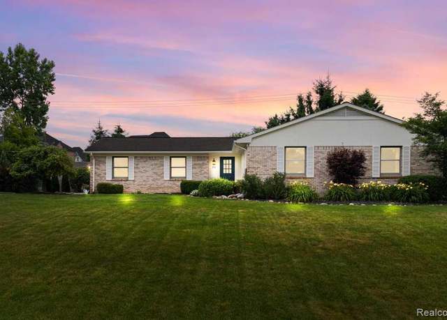 Property at 2961 Hartford Ln, Shelby Twp, MI 48316, 3 beds, 2 baths