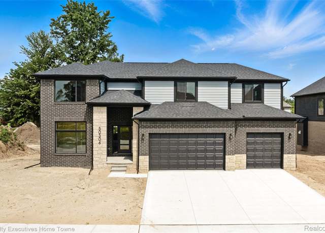 Property at 50733 Mistwood Dr, Macomb, MI 48042, 4 beds, 3.5 baths