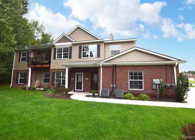 Property at 899 Watercress Ln, Fenton, MI 48430, 3 beds, 2 baths