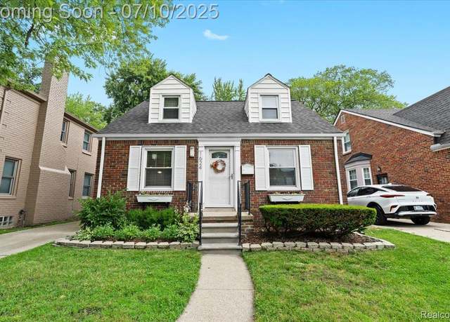 Property at 1624 Hampton Rd, Grosse Pointe Woods, MI 48236, 3 beds, 1 bath