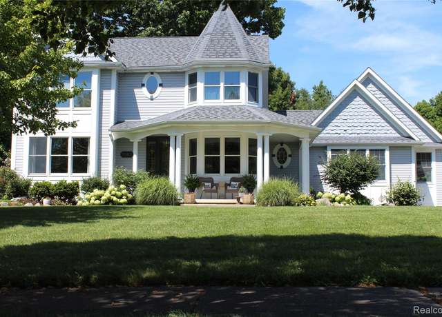 Property at 7563 Paradise Dr, Grand Blanc, MI 48439, 3 beds, 3.5 baths