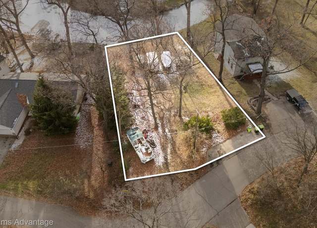 Property at 4325 Oakguard Dr, White Lake, MI 48383, 3 beds, 1 bath