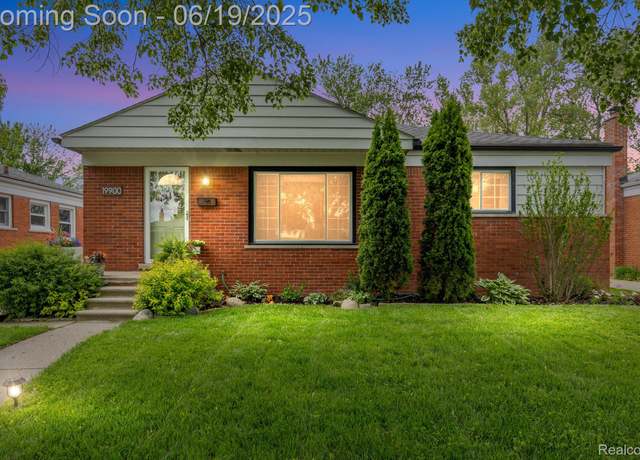 Property at 19900 Alger St, St Clair Shores, MI 48080, 3 beds, 2 baths