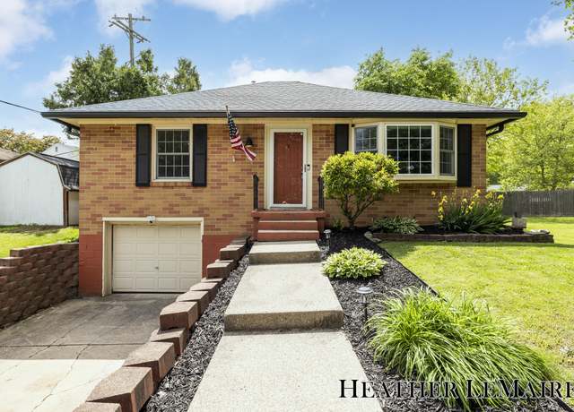 Property at 2206 Tremont Blvd NW, Grand Rapids, MI 49504, 2 beds, 2 baths