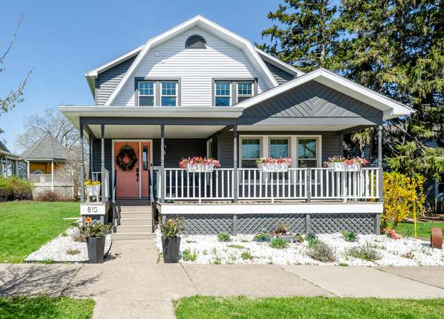 Property at 810 State St, St Joseph, MI 49085, 4 beds, 3 baths