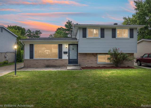 Property at 9428 Oak St, Taylor, MI 48180, 3 beds, 1 bath