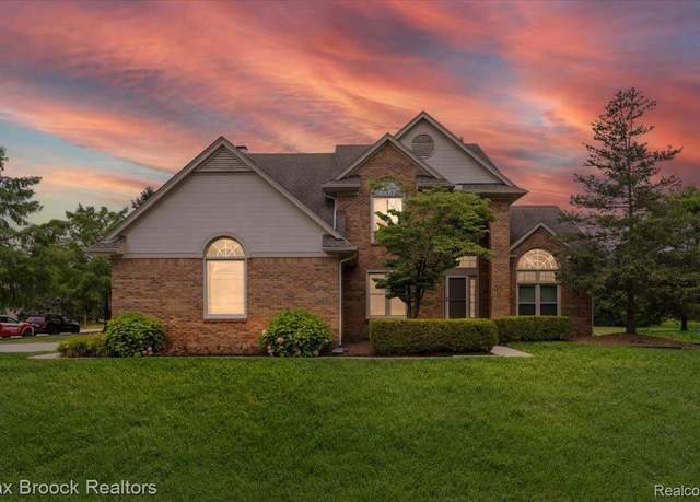 Property at 6817 Woodcrest Dr, Troy, MI 48098, 5 beds, 3 baths