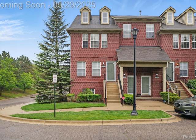 Property at 23340 Poplar Dr, Southfield, MI 48075, 2 beds, 2 baths