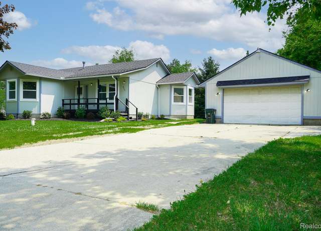 Property at 4865 Huston Dr, Lake Orion, MI 48359, 3 beds, 3 baths