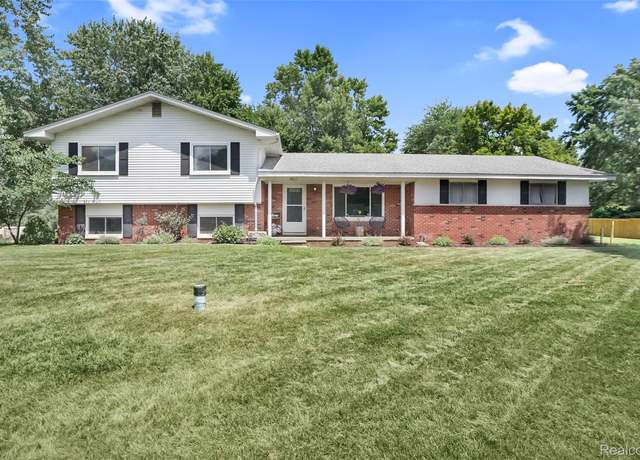 Property at 9851 Atwood Dr, Green Oak Township, MI 48178, 3 beds, 2 baths