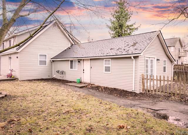 Property at 21487 Averhill St, Farmington Hills, MI 48336, 5 beds, 3 baths