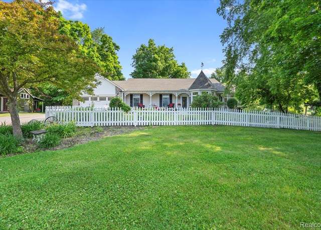 Property at 636 Crawford Farm Ln, Milford, MI 48381, 5 beds, 3 baths