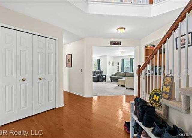 Property at 20077 Dovetail Dr, Trenton, MI 48183, 4 beds, 2.5 baths