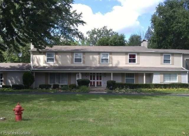 Property at 29585 Woodhaven Ln, Southfield, MI 48076, 4 beds, 3 baths