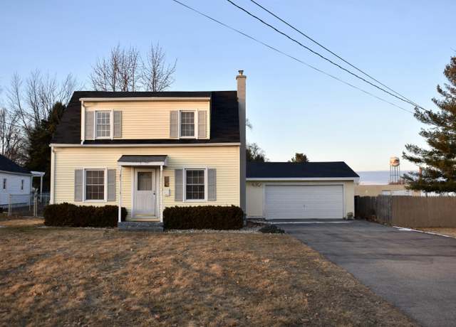 Property at 107 W Russell Rd, Tecumseh, MI 49286, 2 beds, 1 bath