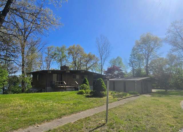 Property at 816 Browns Lake Rd, Jackson, MI 49203, 4 beds, 3 baths