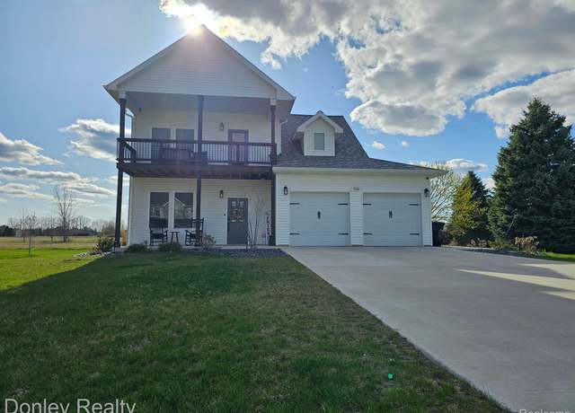 Property at 758 S Deer Run Dr, Mount Pleasant, MI 48858, 3 beds, 2.5 baths