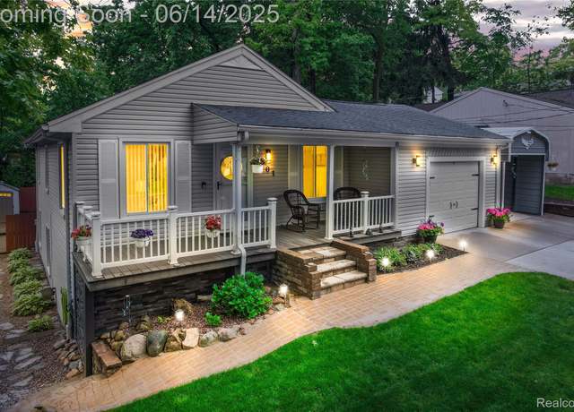 Property at 901 Ridge Rd, Lake Orion, MI 48362, 4 beds, 2 baths