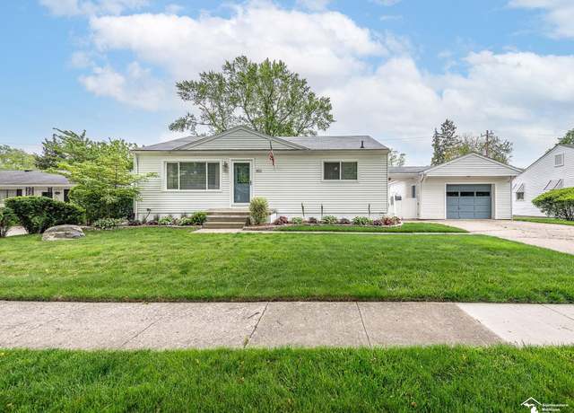 Property at 302 Oakwood St, Monroe, MI 48162, 3 beds, 1 bath