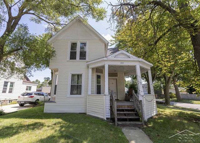 Property at 1221 Marsac St, Bay City, MI 48708, 4 beds, 2 baths