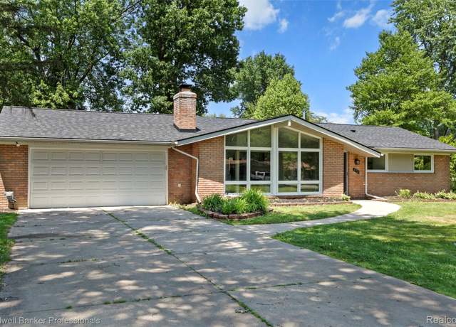 Property at 476 Kirk Lane Dr, Troy, MI 48084, 4 beds, 2.5 baths