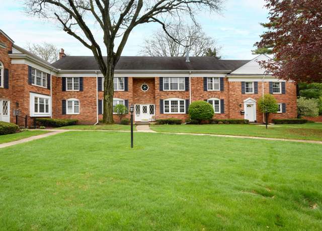Property at 650 Trailwood Path Unit C, Bloomfield Hills, MI 48301, 2 beds, 2 baths