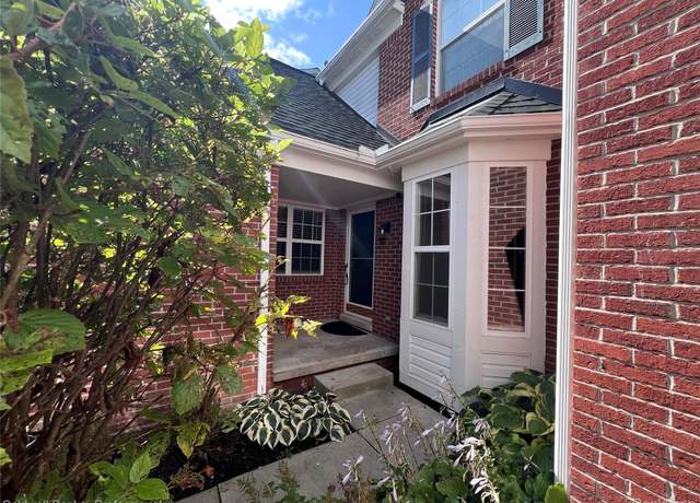 Property at 654 Chestnut Dr, Wixom, MI 48393, 2 beds, 2.5 baths