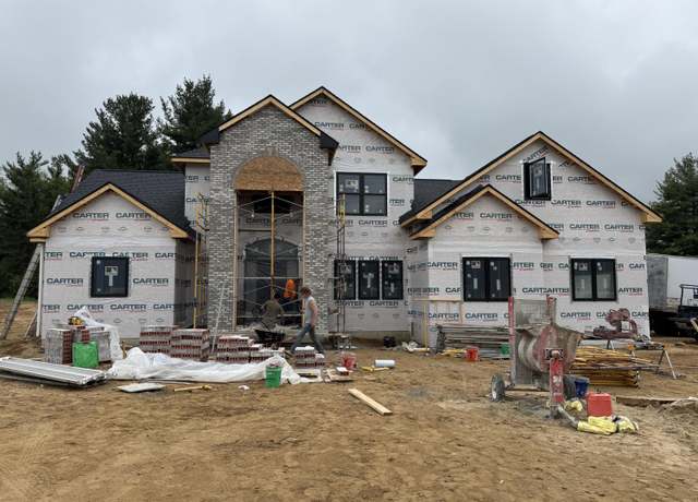 Property at 5304 Shane St, Kalamazoo, MI 49009, 5 beds, 2.5 baths