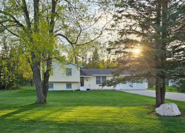 Property at 3730 Driftwood Dr, Cadillac, MI 49601, 4 beds, 2.5 baths