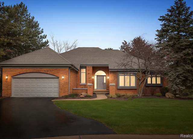 Property at 2729 Glenbrooke Ct, Bloomfield Hills, MI 48302, 3 beds, 2.5 baths