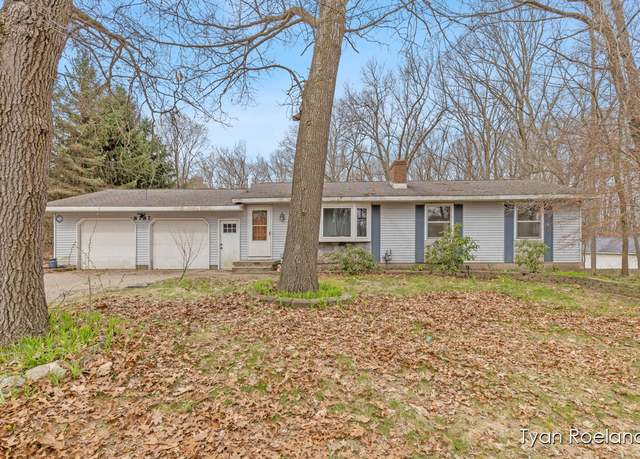 Property at 8787 Algoma Ave NE, Rockford, MI 49341, 4 beds, 2.5 baths