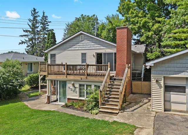 Property at 9044 Kemper Dr, Green Oak Township, MI 48178, 4 beds, 2 baths