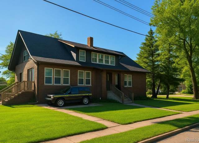 Property at 109 W Illinois St, Mount Pleasant, MI 48858, 8 beds, 5 baths