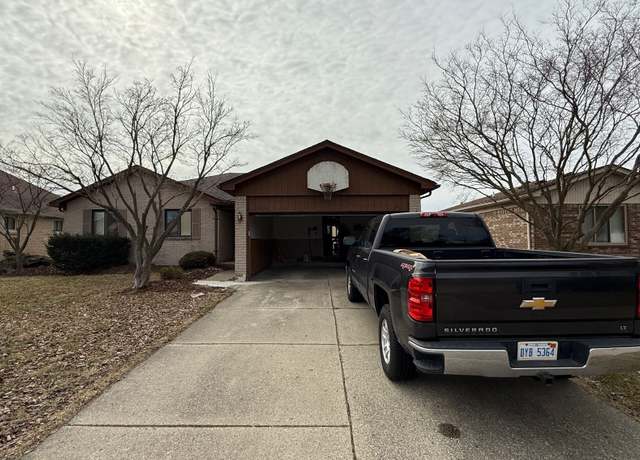 Property at 47724 Meadowbrook Dr, Macomb, MI 48044, 3 beds, 2 baths