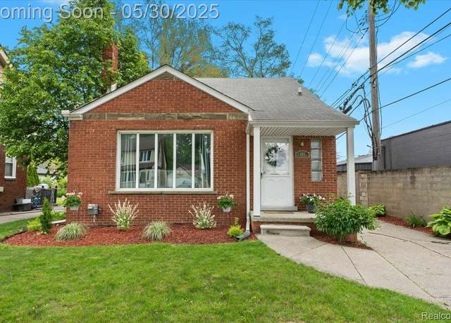 Property at 114 N Connecticut Ave, Royal Oak, MI 48067, 3 beds, 2 baths