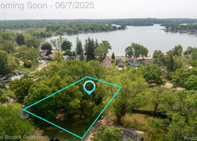 Property at 3201 Lester Dr, Highland, MI 48356