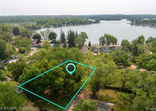 Property at 3201 Lester Dr, Highland Charter Township, MI 48356