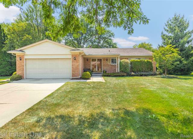 Property at 5487 Boros Dr, Troy, MI 48085, 3 beds, 2.5 baths