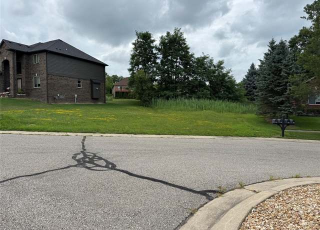 Property at 3633 Thornwood Dr, Auburn Hills, MI 48326
